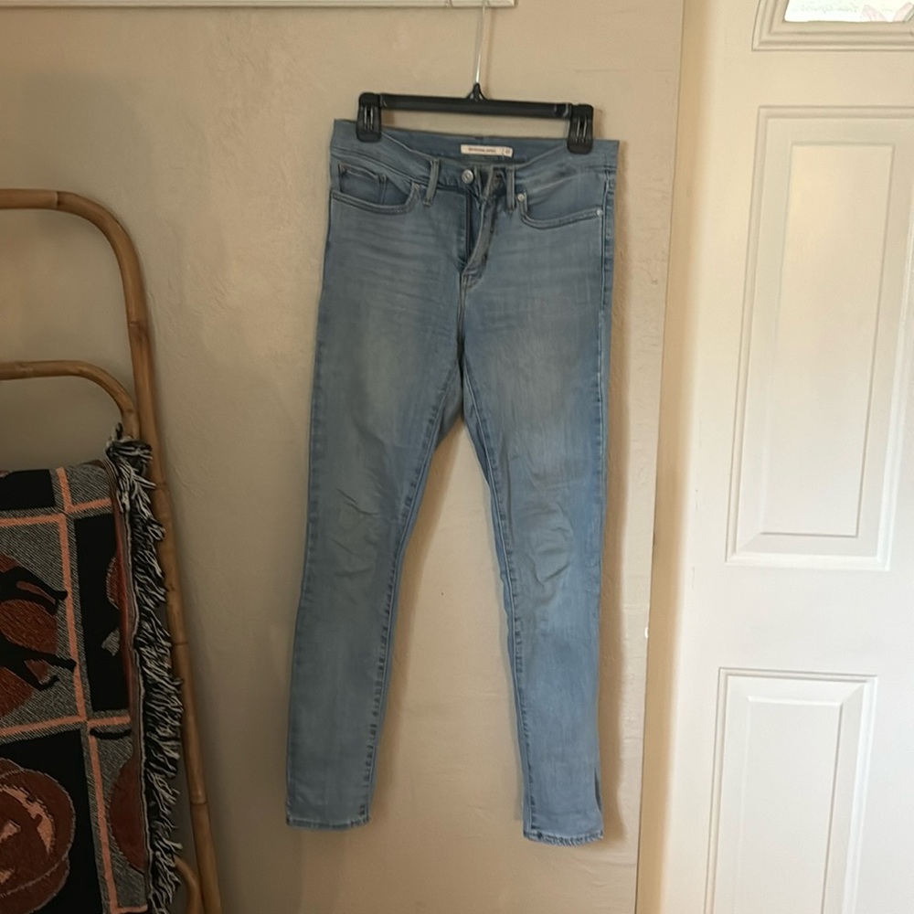 Levi’s 311 Shaping Skinny Jean